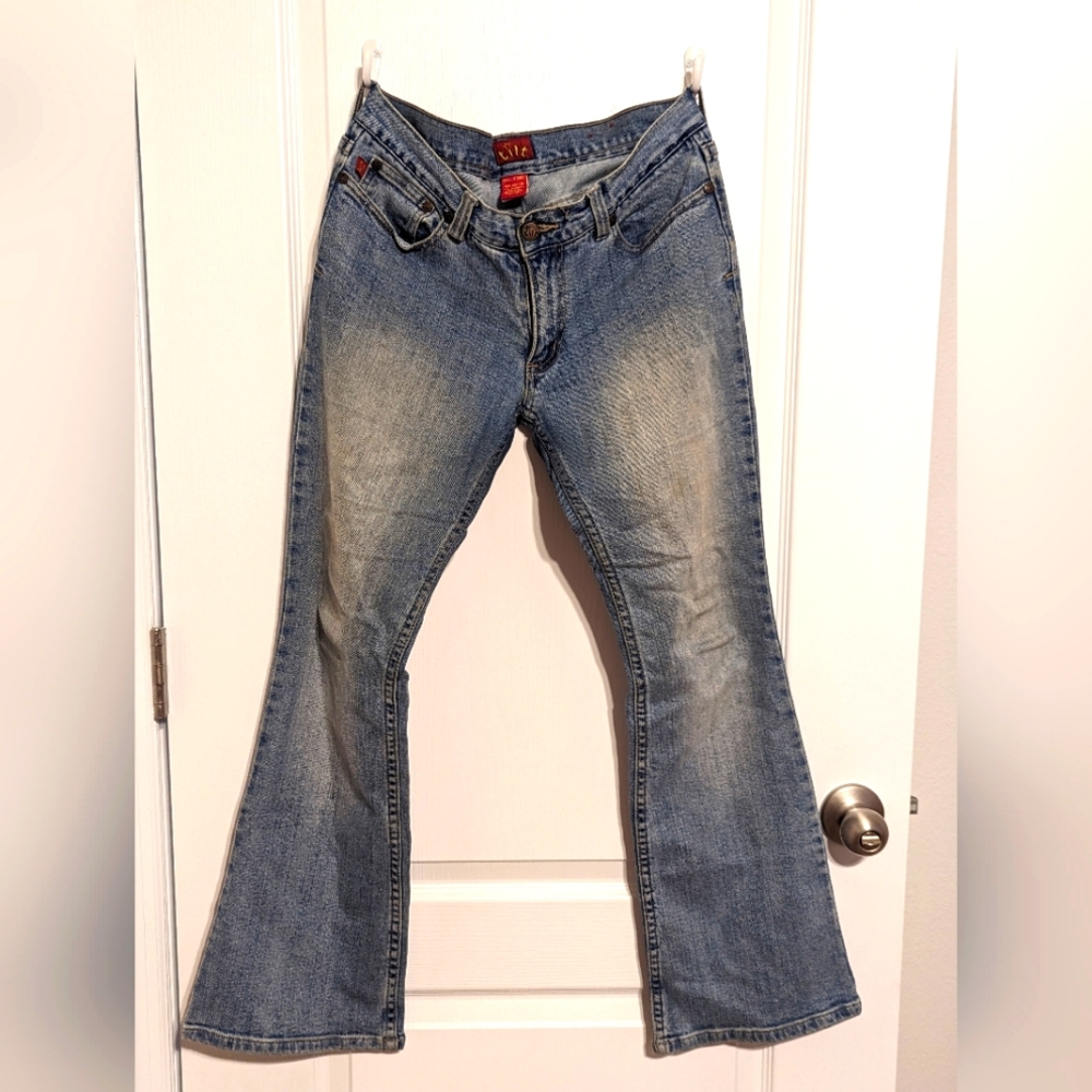 Tilt Blue Jeans.